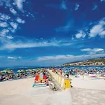 4 Bedroom Amazing In Vakantiehuis