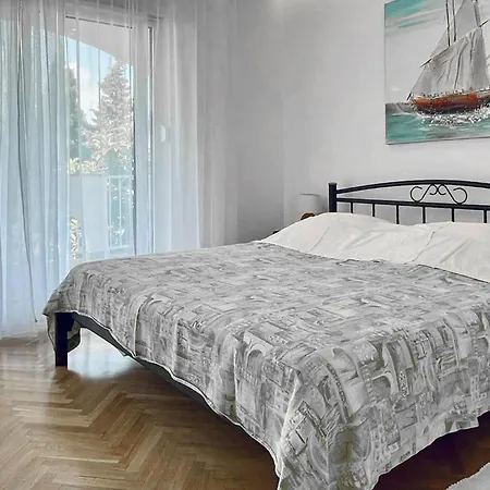 4 Bedroom Amazing In Dom wakacyjny *